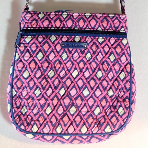 Vera Bradley Handbags - Vera Bradley Cross Body Bag